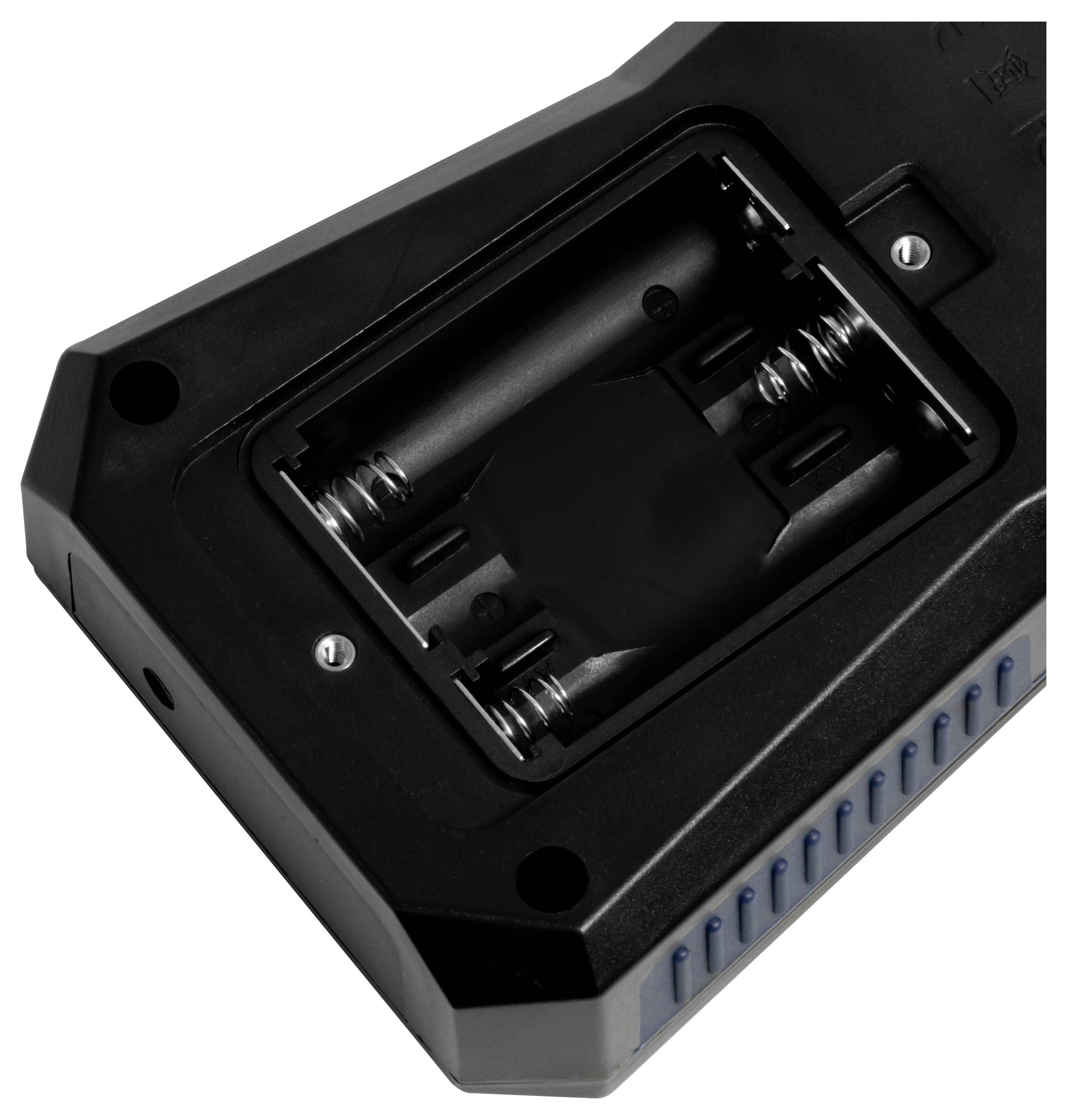 Schwarzes elektronisches Gerät mit geöffnetem Batteriefach, das zwei federbelastete Schlitze für Batterien zeigt.