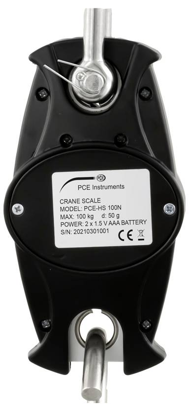 Nahaufnahme einer Kranwaage von PCE Instruments mit oberen und unteren Metallhaken, Modell PCE-HS 100N, maximale Last 100 kg, batteriebetrieben.