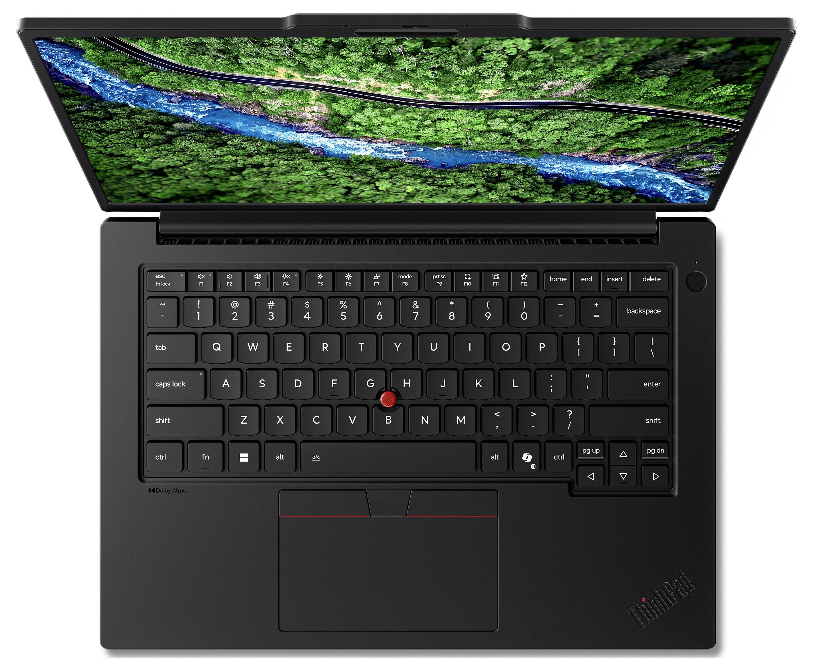 Draufsicht auf einen schwarzen Lenovo ThinkPad-Laptop mit geöffnetem Bildschirm, auf dem ein Hintergrundbild eines grünen Waldes und eines blauen Flusses zu sehen ist.