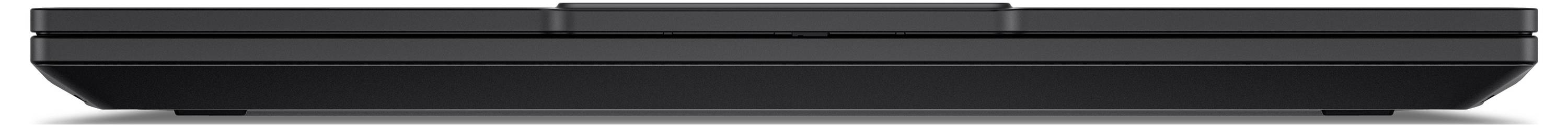 Seitenansicht eines geschlossenen schwarzen Laptops, von der Vorderkante aus gesehen mit geschlossenem Deckel.