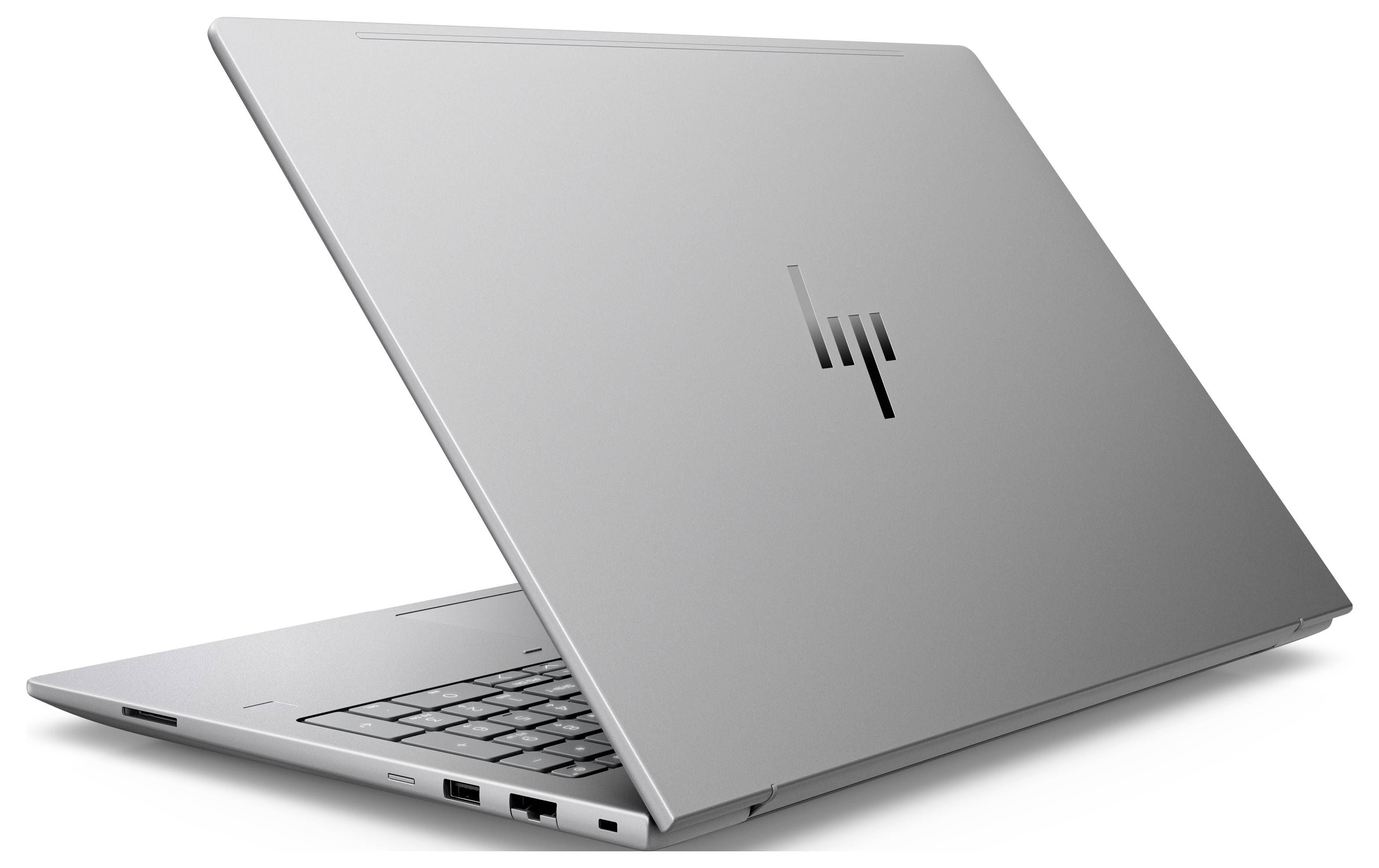 Geschlossener silberner HP-Laptop von der hinteren linken Seite auf weißem Hintergrund gezeigt.