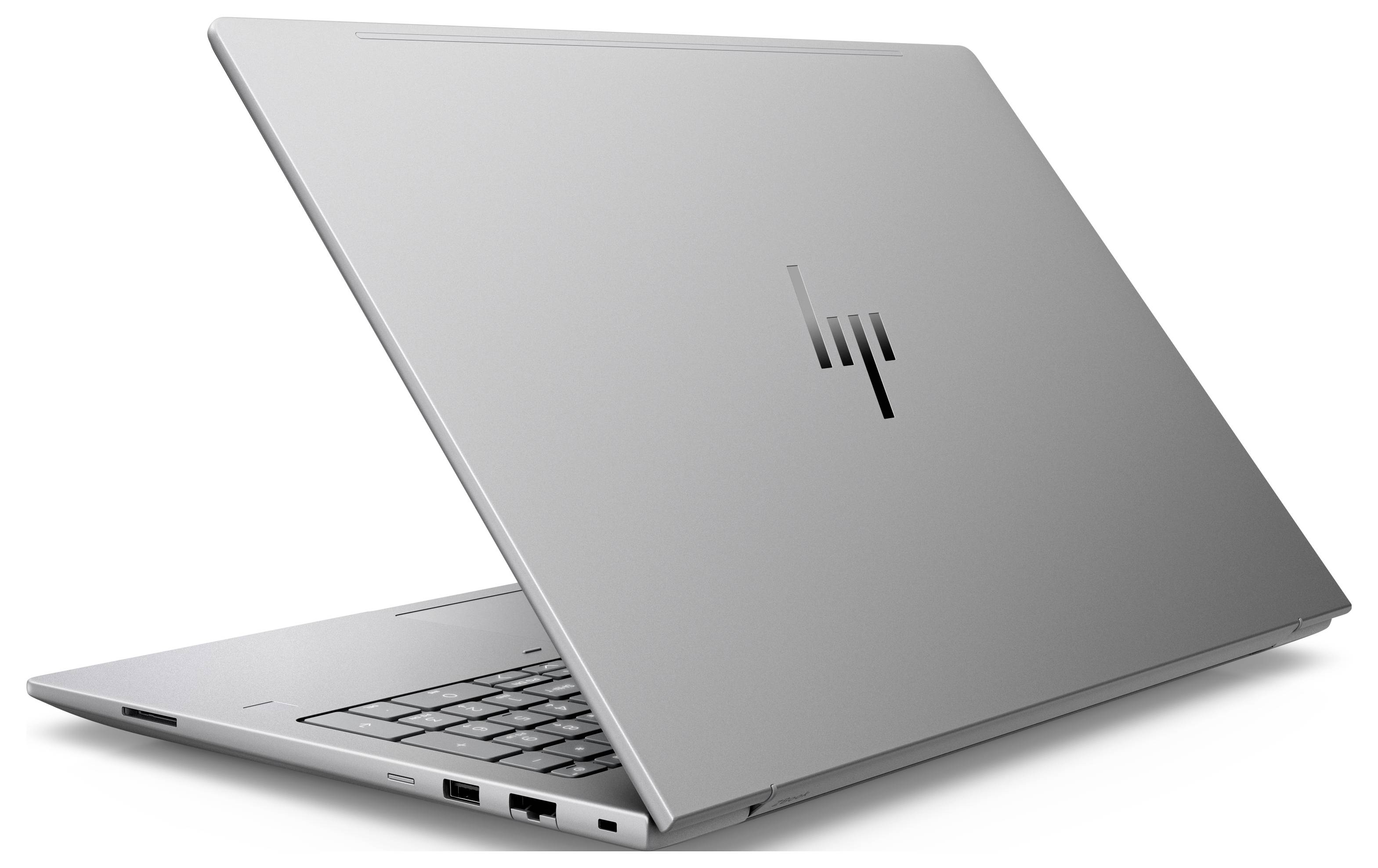 Silberner HP-Laptop, geschlossen in einem Winkel auf weißem Hintergrund gezeigt, mit dem HP-Logo zentriert auf dem Deckel.