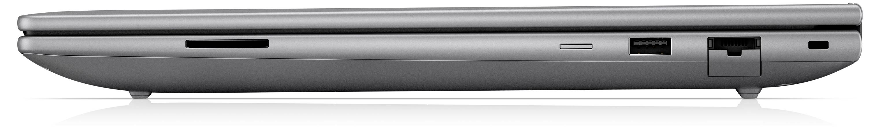 Seitenansicht eines geschlossenen silbernen Laptops, die das dünne Profil, die Anschlüsse und den Laufwerksschacht an der rechten Kante zeigt.