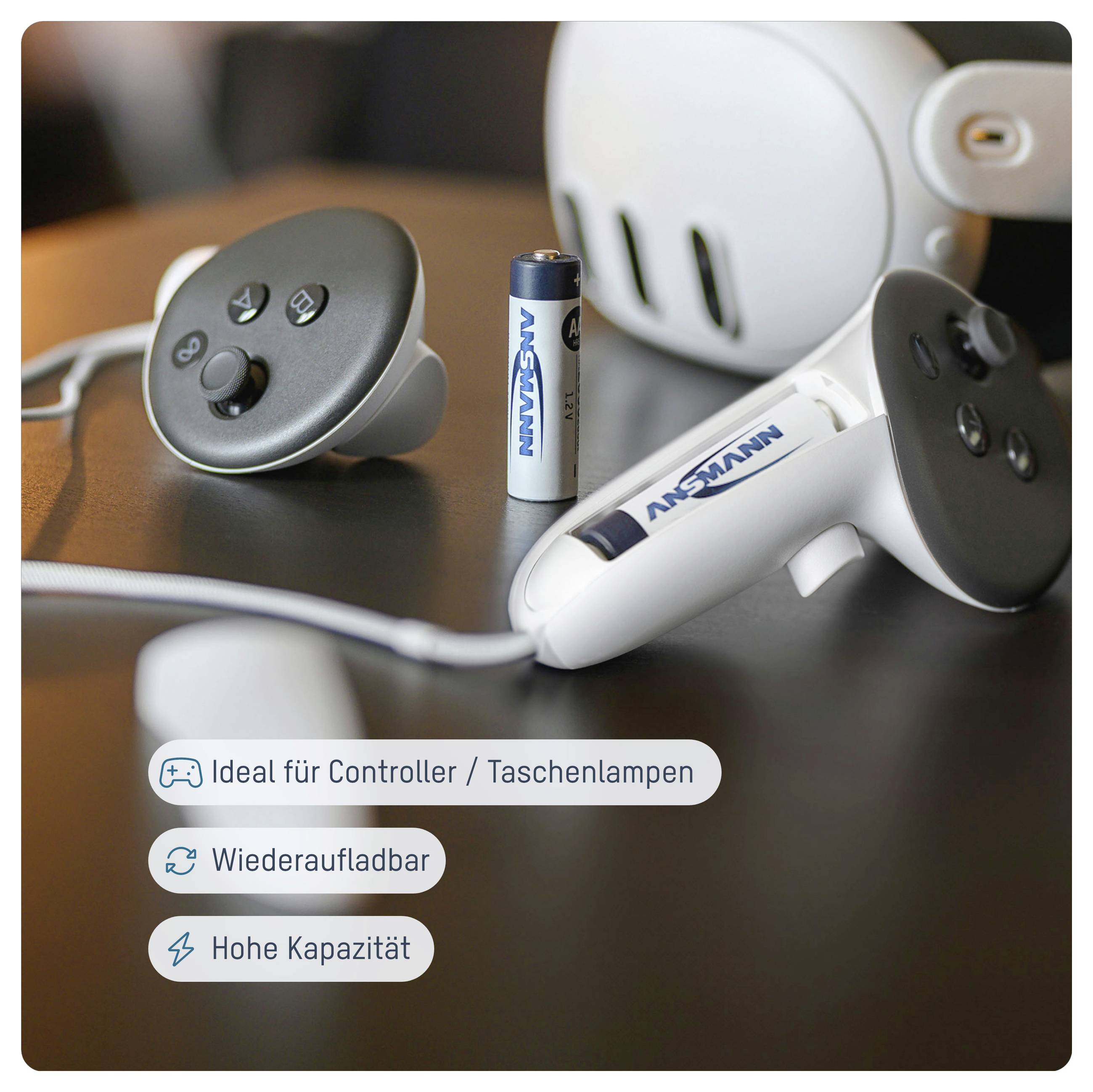 Wiederaufladbare AA-Batterie für Controller und Taschenlampen, dargestellt mit weißen Game-Controllern und deutschen Beschriftungen: „Ideal für Controller / Taschenlampen