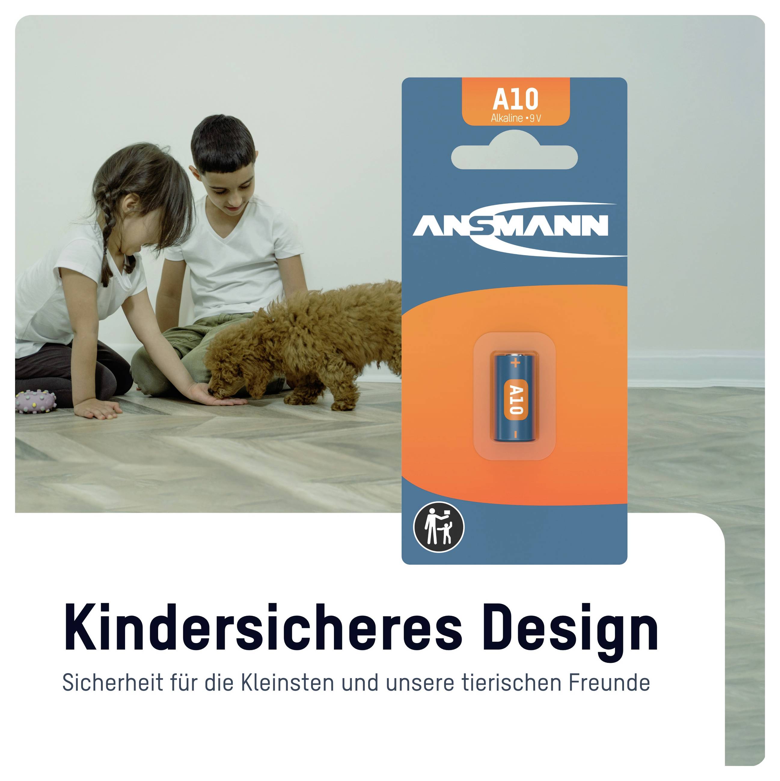 ANSMANN A10 Batteriepaket mit kindersicherem Design, gezeigt neben zwei Kindern und einem kleinen Hund auf dem Boden; deutscher Text besagt „Kindersicheres Design