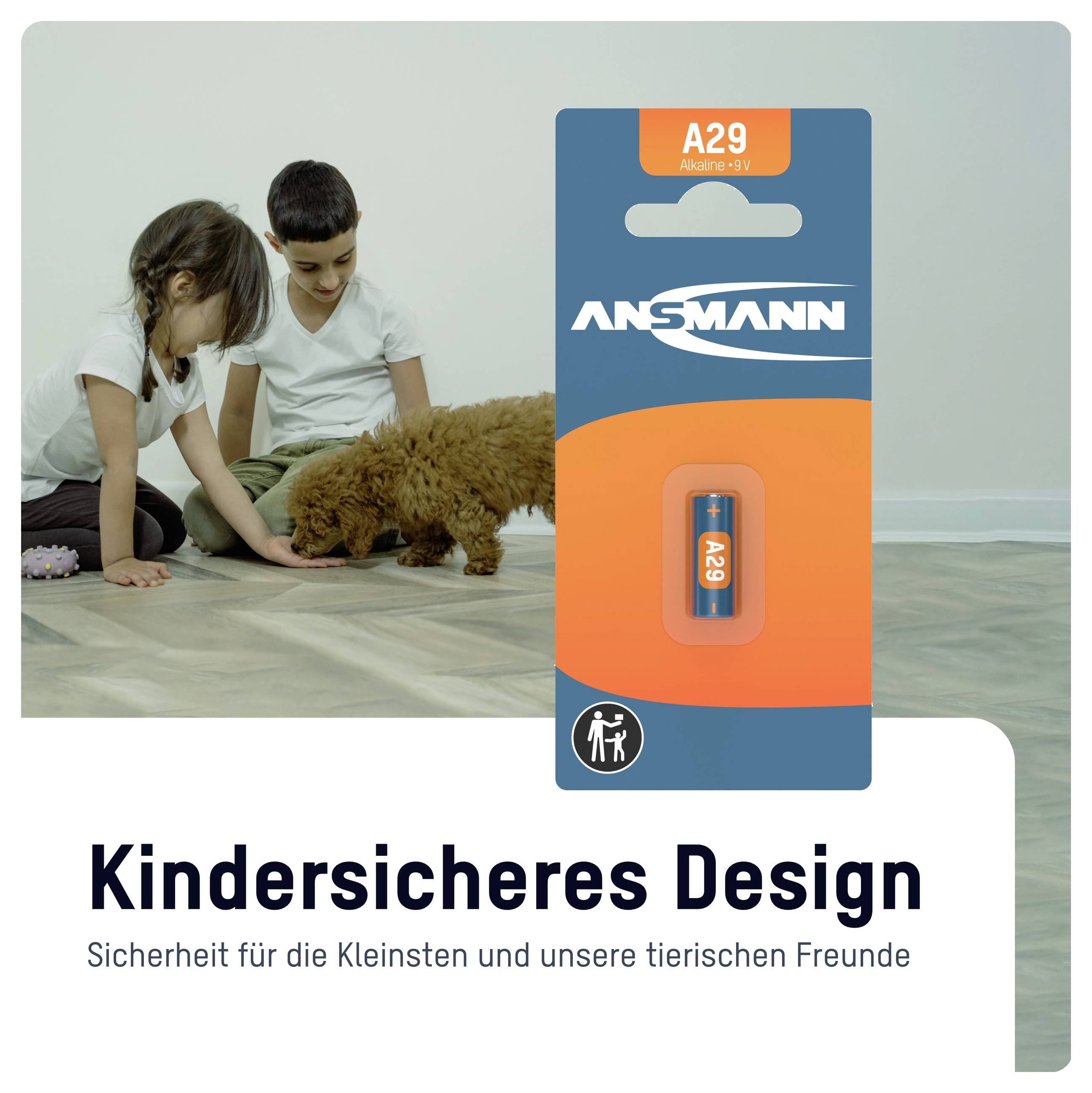 Ansmann A29-Batteriepaket mit kindersicherem Design, gezeigt neben zwei Kindern und einem kleinen Hund; der Text sagt „Kindersicheres Design