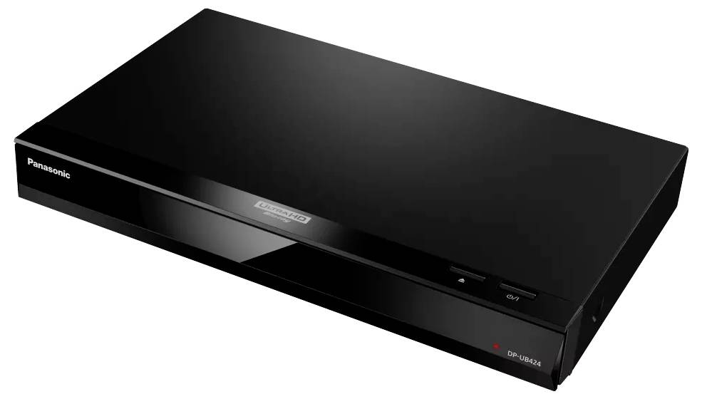 Schwarzer Panasonic DVD-Player oder Rekorder, in einem Winkel auf weißem Hintergrund dargestellt.
