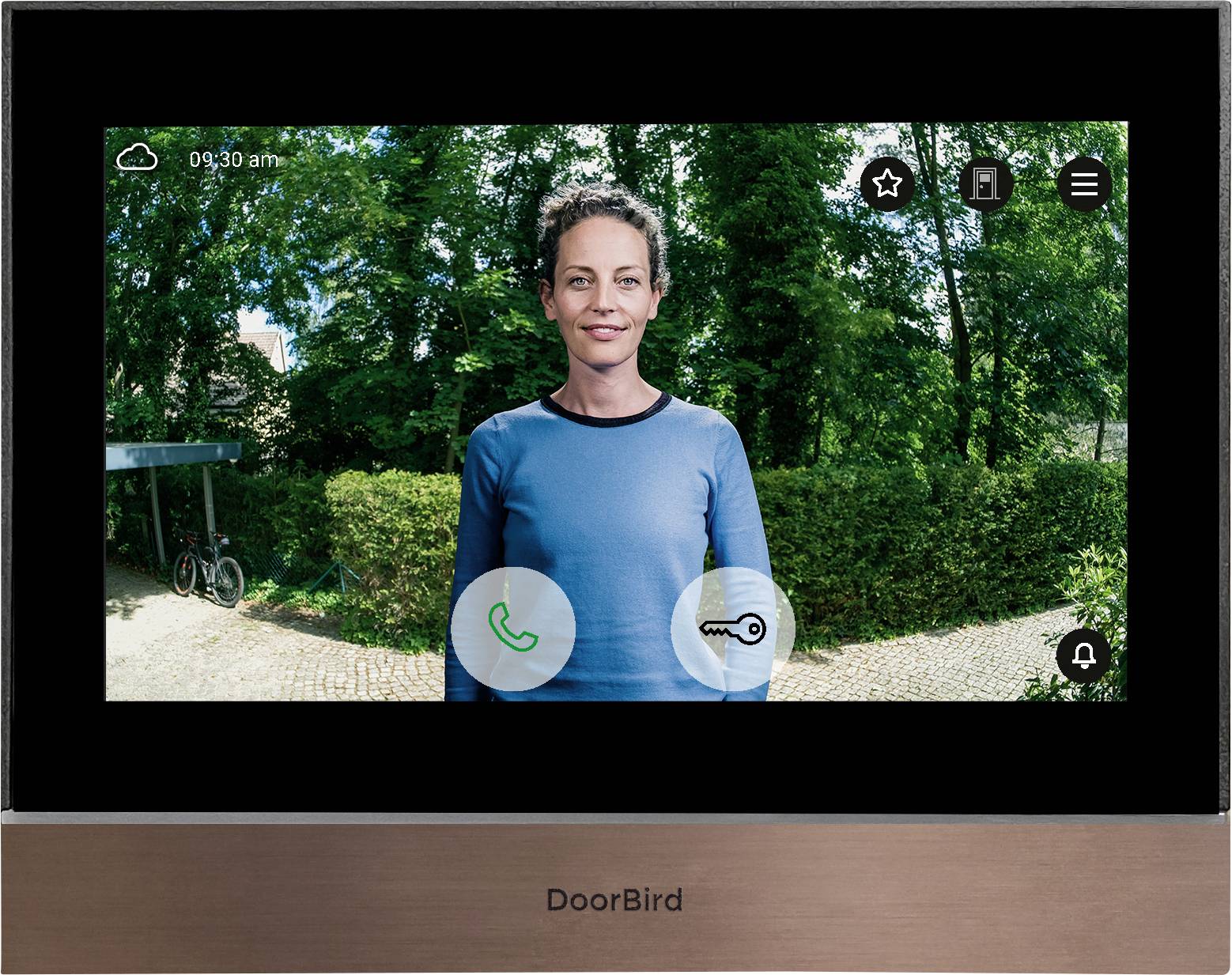 DoorBird-Videogegensprechanlage zeigt einen Besucher, der draußen steht, mit Anruf- und Entsperr-Schaltflächen über der Live-Kameraansicht.