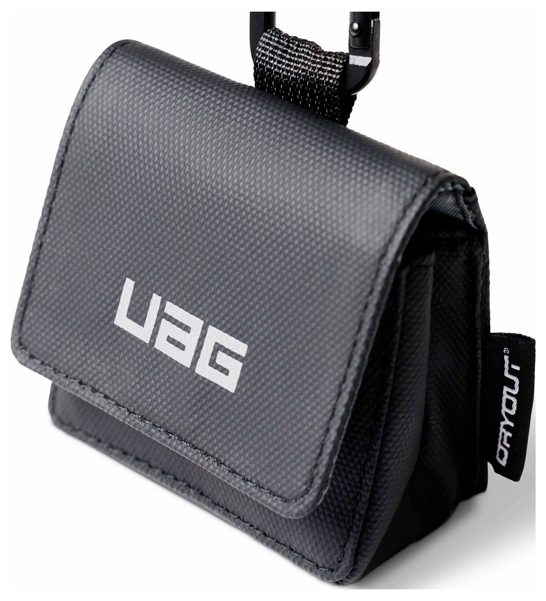 Schwarze UAG-Tasche mit Reißverschluss, Clip und Stoffriemen, gezeigt auf weißem Hintergrund.