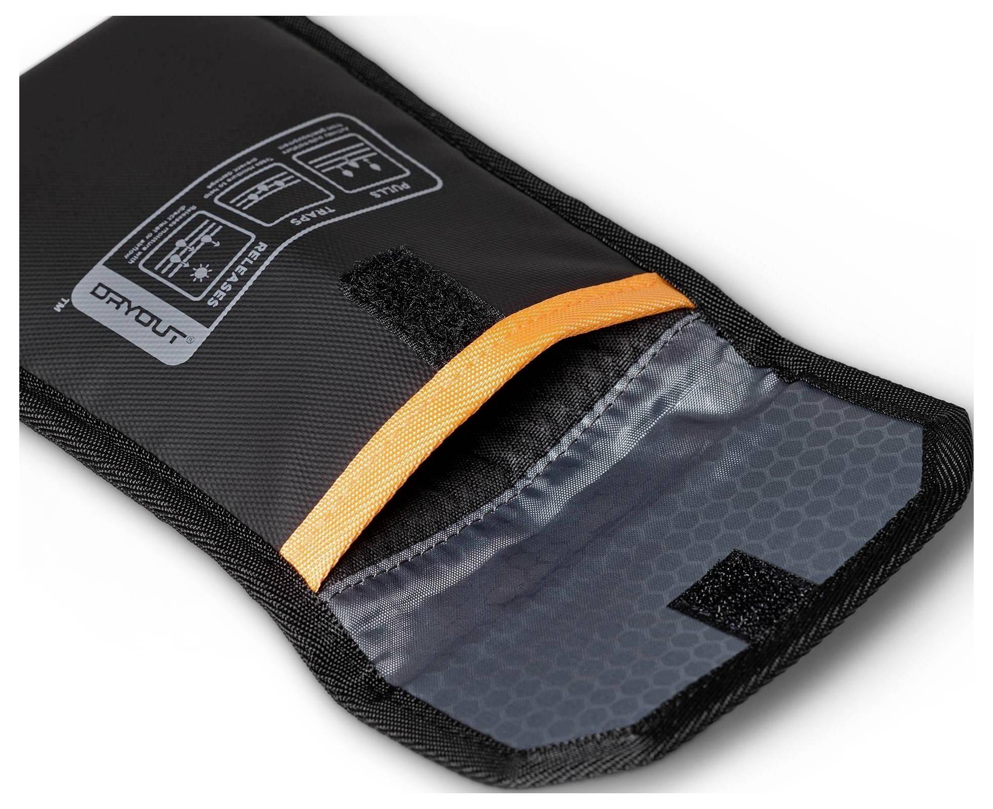Schwarze Schutztasche oder Organizer mit orangefarbigem Zugband und transparenter Vordertasche auf weißem Hintergrund.