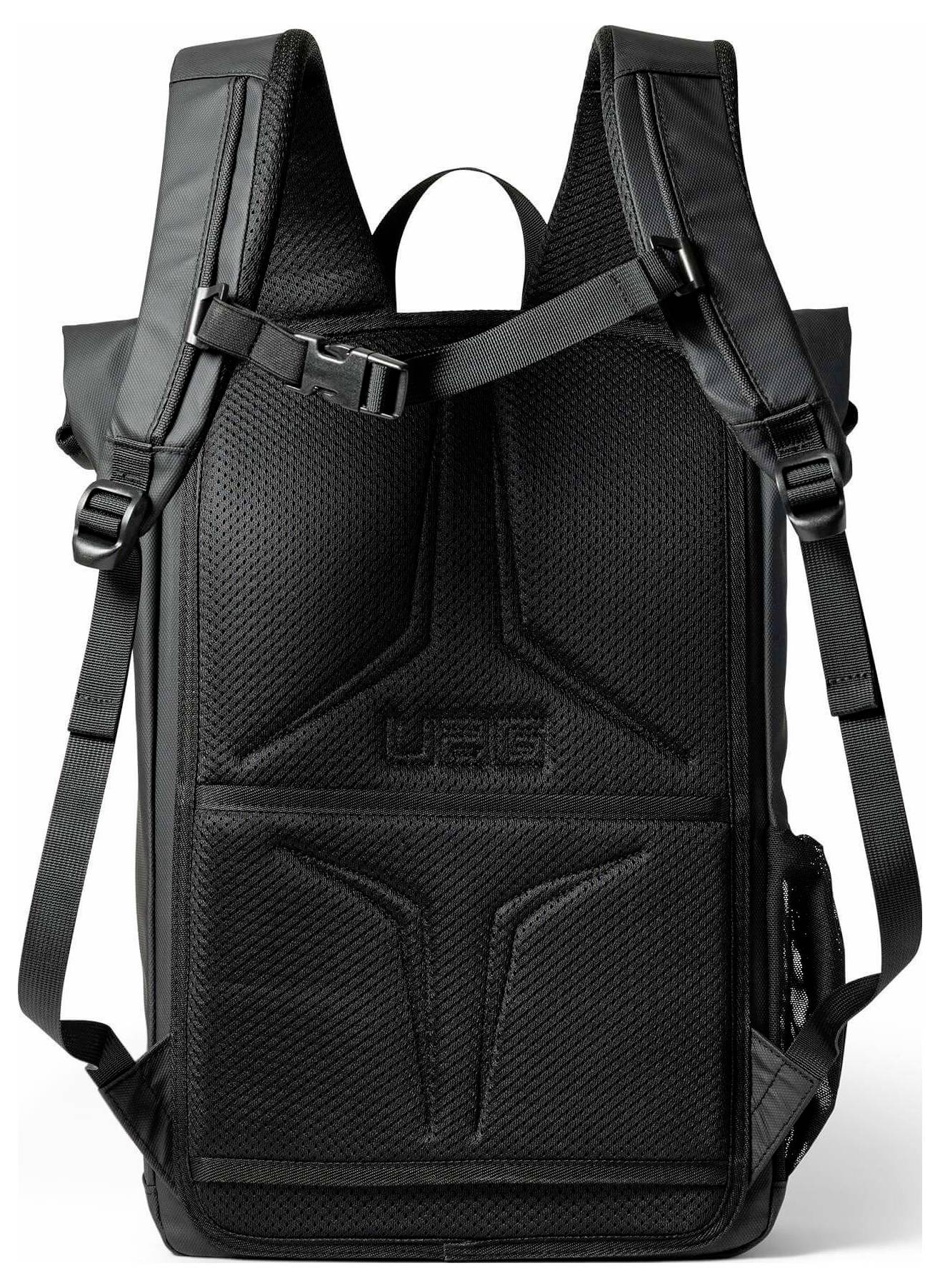 Schwarzer UAG-Rucksack von hinten gezeigt, mit gepolsterten Schultergurten, Brustgurt und seitlichen Kompressionsgurten.