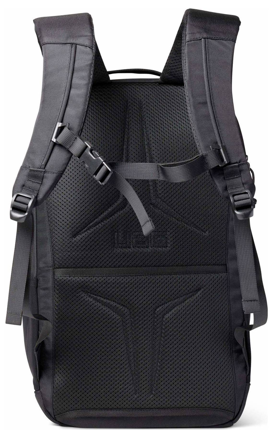 Schwarzer Rucksack von hinten dargestellt, mit gepolsterten Schultergurten, Brustgurt und konturiertem Mesh-Rückenpanel für Halt und Komfort.