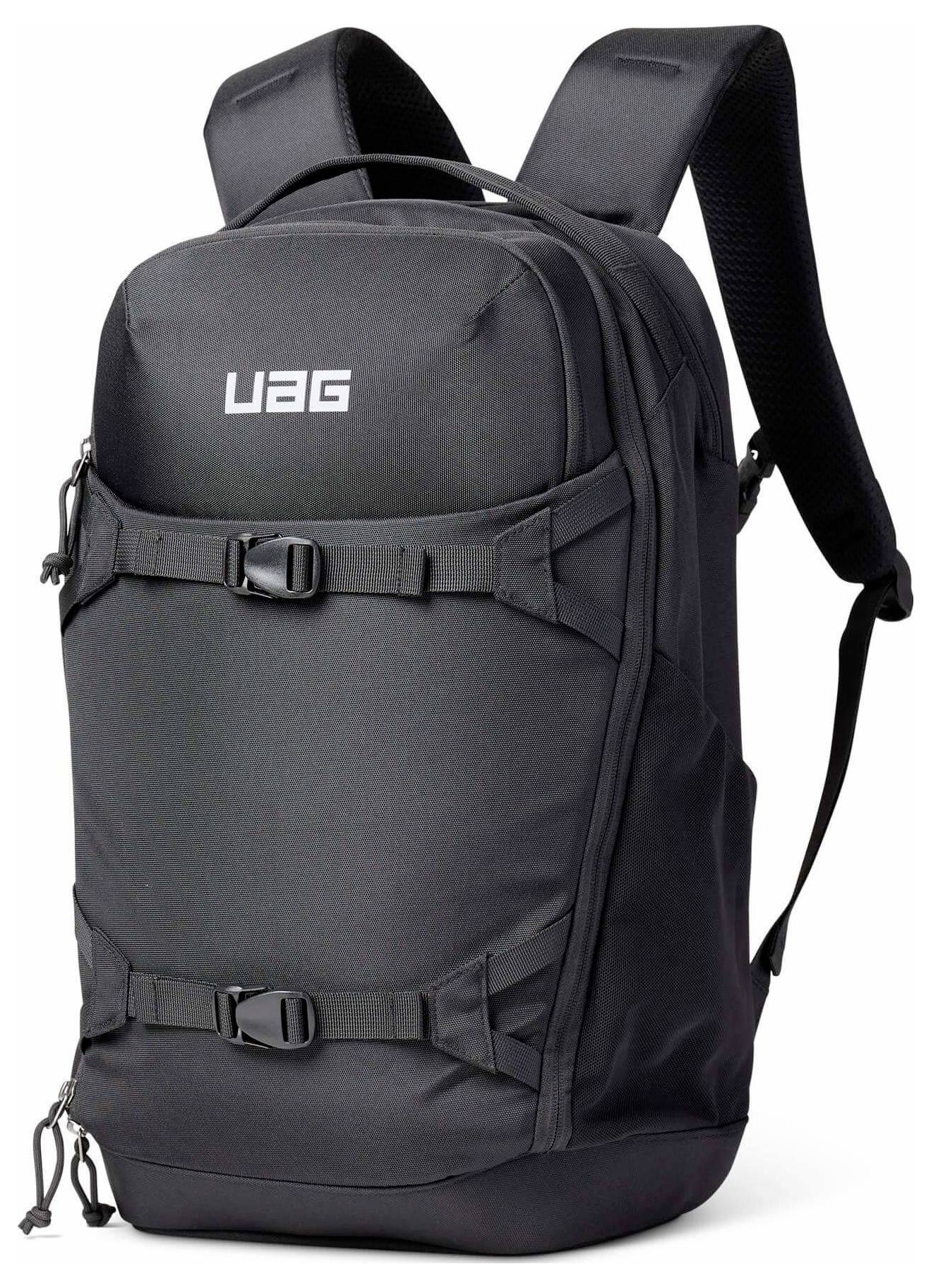 Schwarzer UAG-Rucksack mit zwei Schnallen und gepolsterten Schultergurten auf weißem Hintergrund dargestellt.