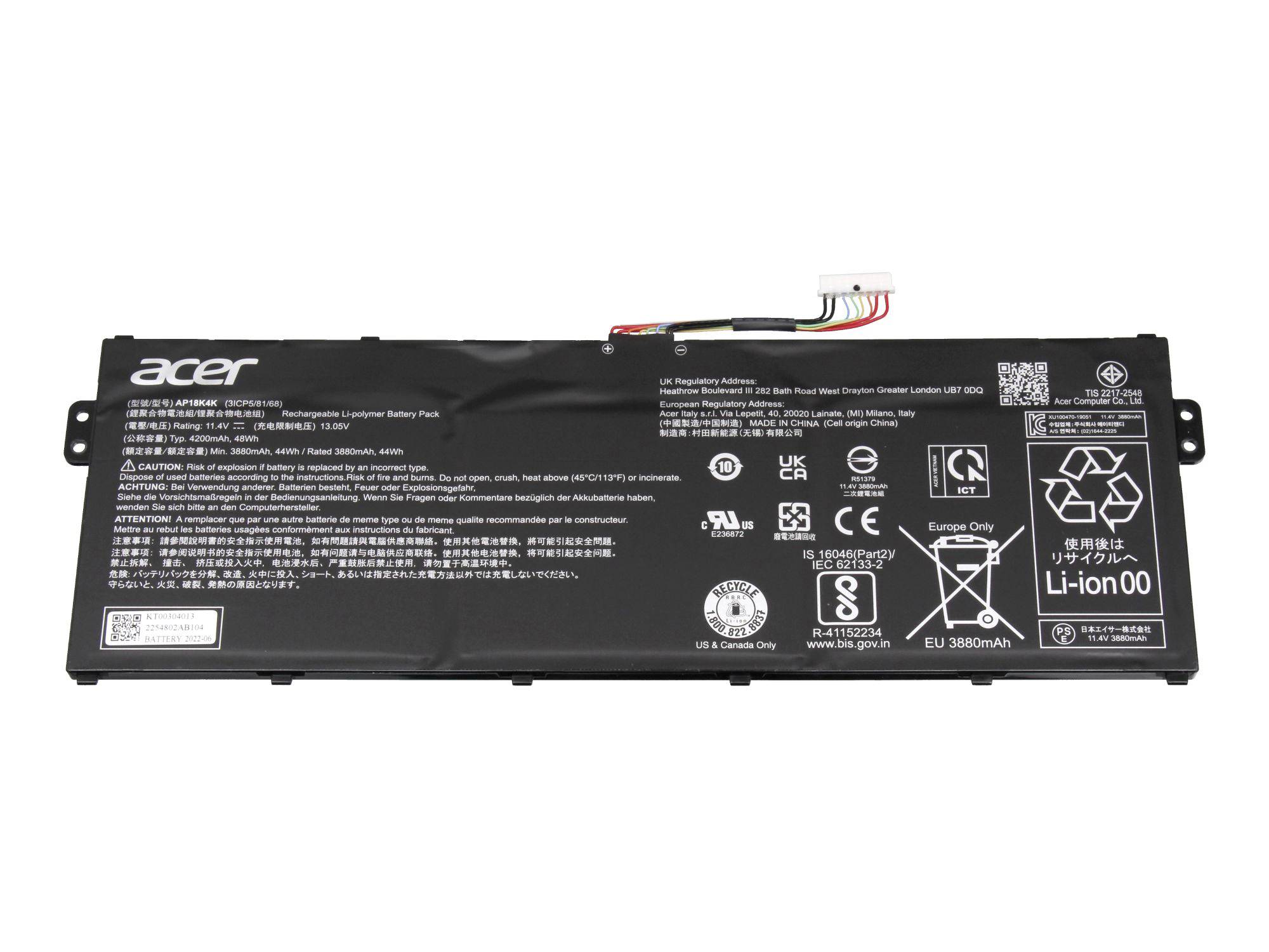 Acer-Laptop-Akku mit Stecker und Sicherheitsetiketten auf weißem Hintergrund