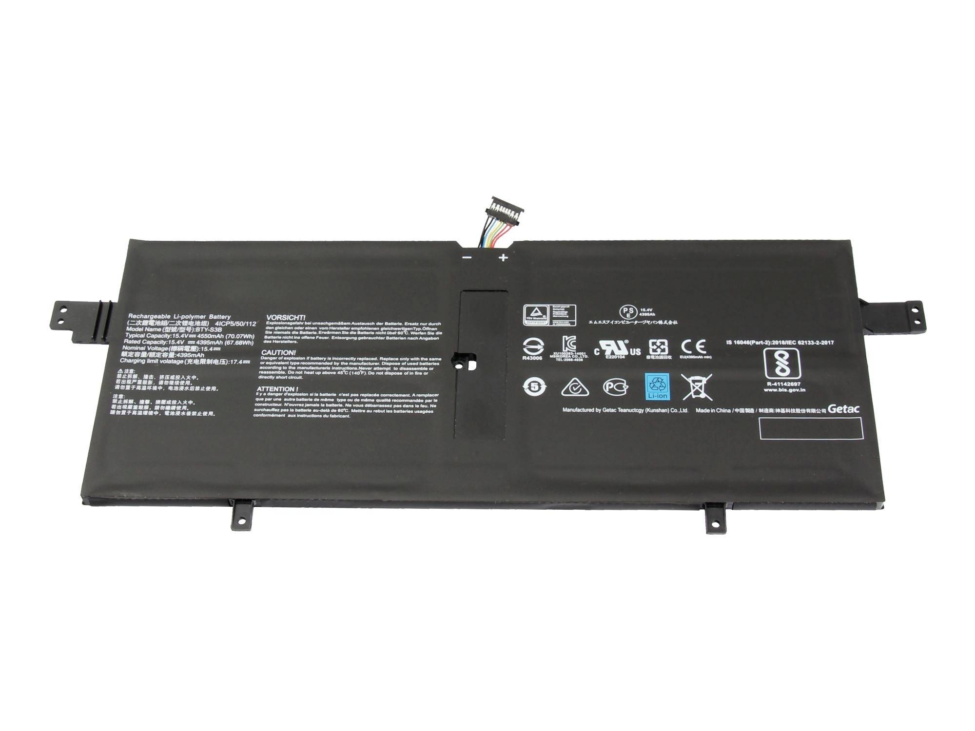 Lange schwarze Laptop-Batterie mit Verbindungskabel und gedruckten Sicherheitsetiketten auf weißem Hintergrund.