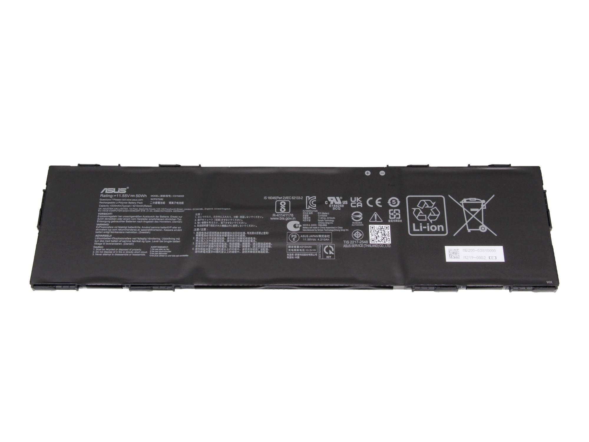 Lange schwarze ASUS-Laptop-Batterie mit Produktetiketten und Li-Ionen-Recycling-Symbolen auf weißem Hintergrund.