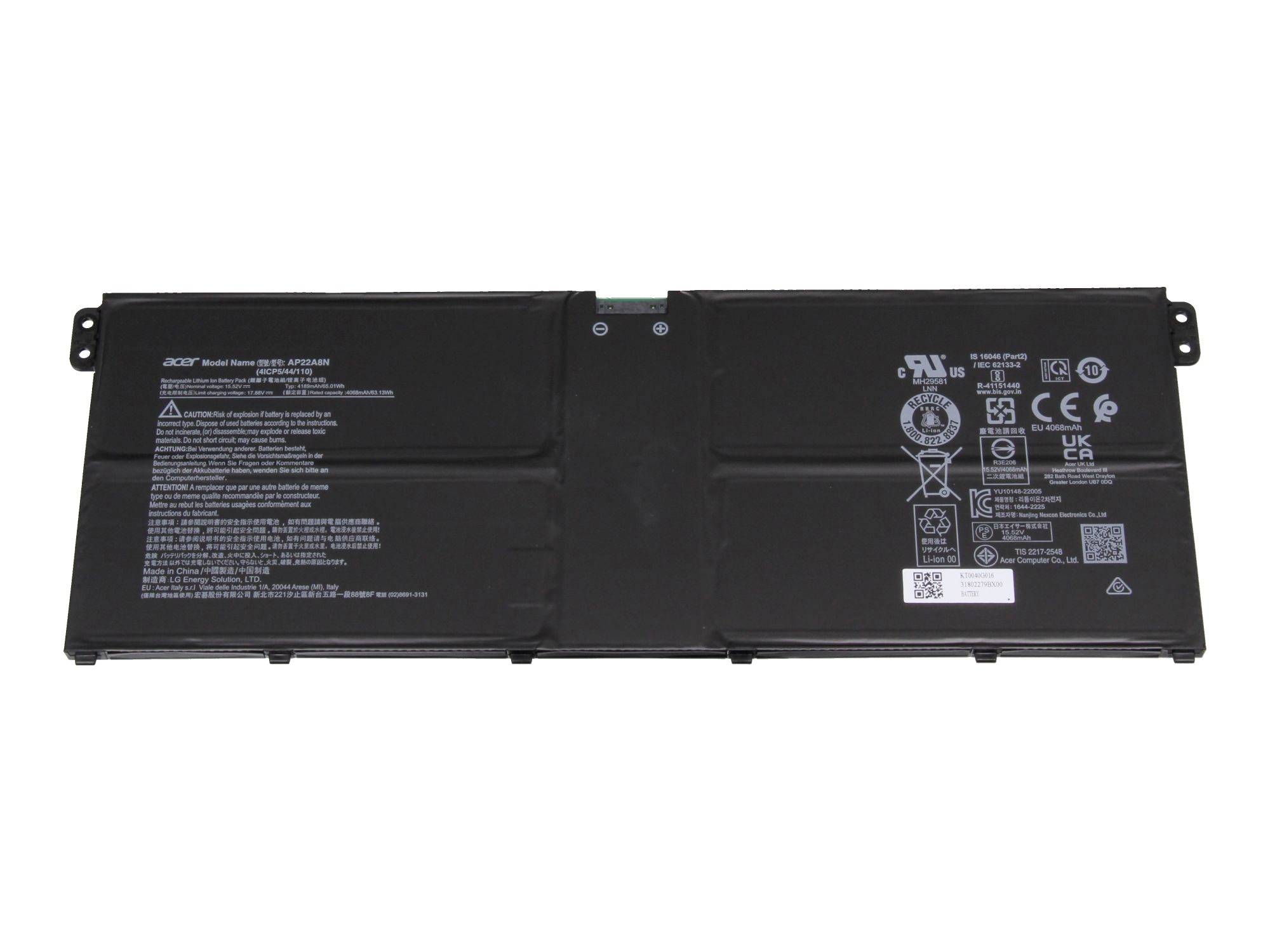 Schwarzes Laptop-Ersatzbatteriepaket auf weißem Hintergrund gezeigt, mit sichtbaren gedruckten Sicherheits- und Zertifizierungsetiketten.