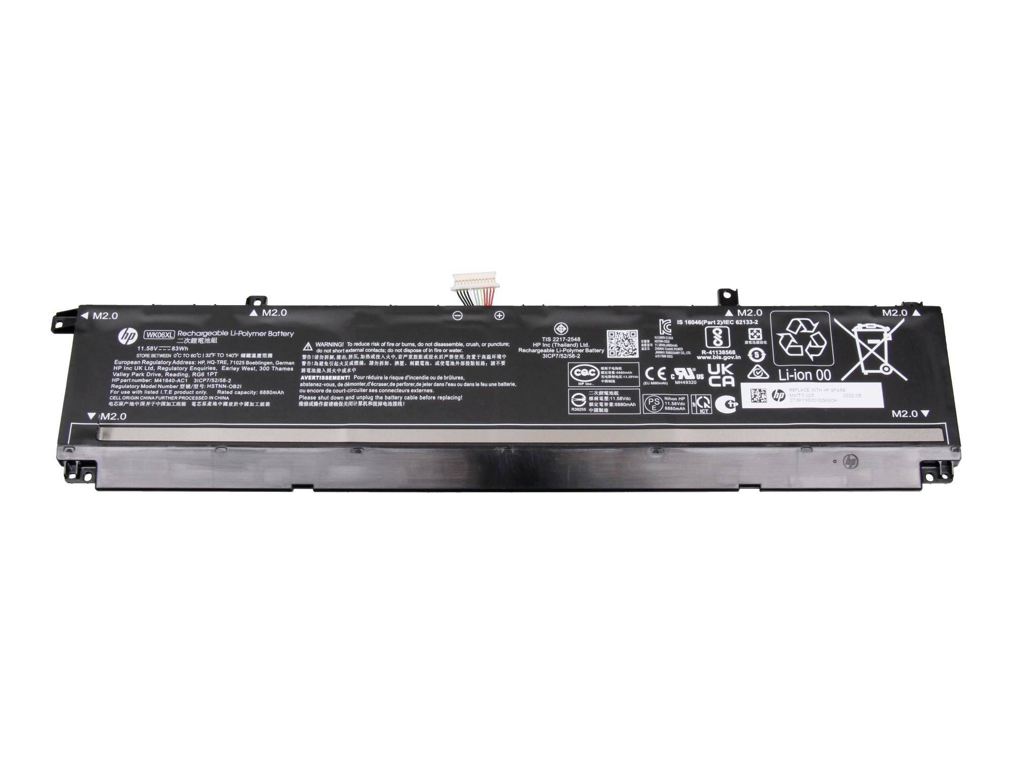 Lange schwarze HP-Laptop-Batterie mit Etikett und Anschluss, isoliert auf weißem Hintergrund dargestellt.