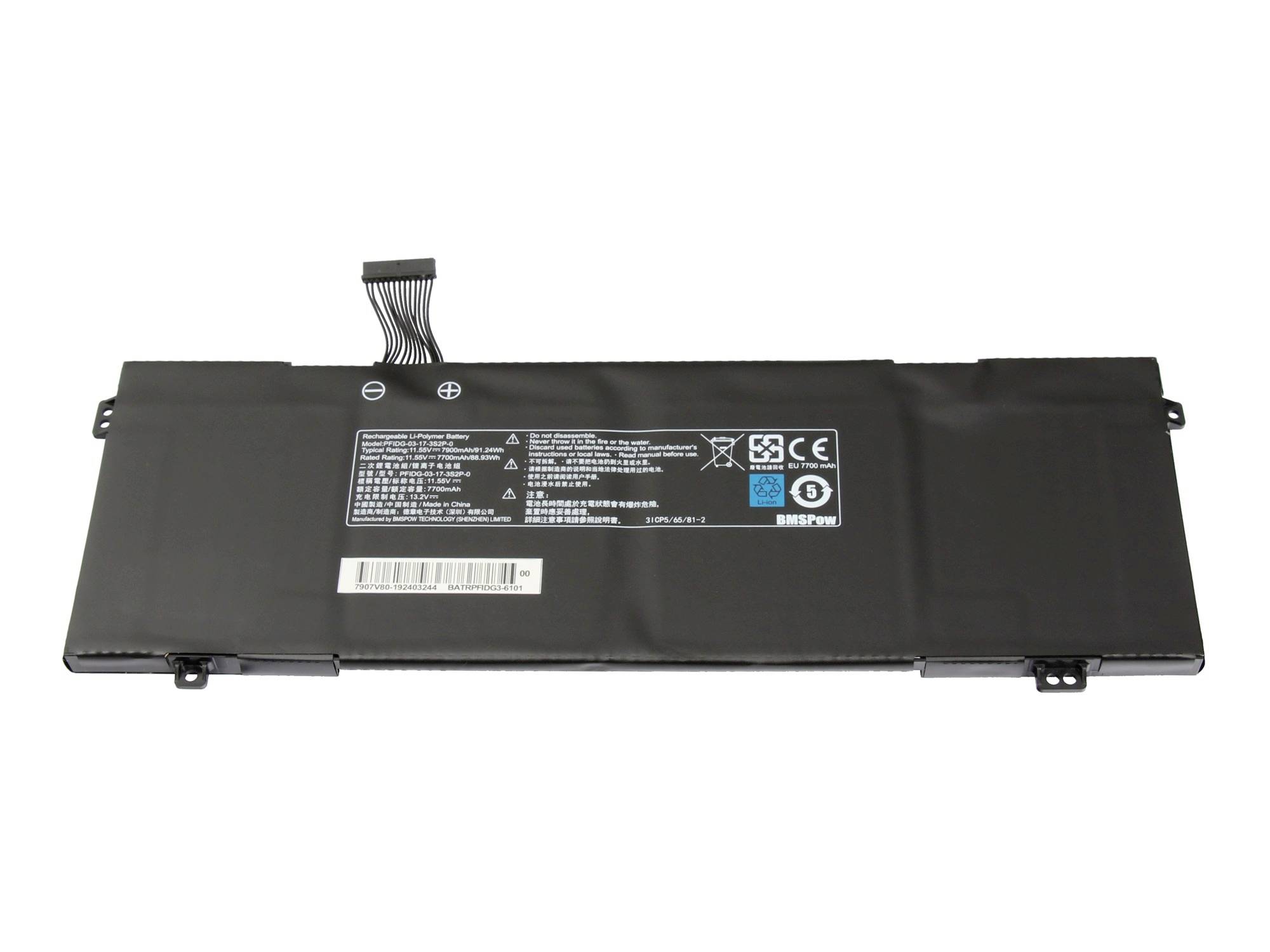 Lange schwarze Laptop-Batterie mit Verbindungskabel und gedruckten Spezifikationsetiketten auf weißem Hintergrund.