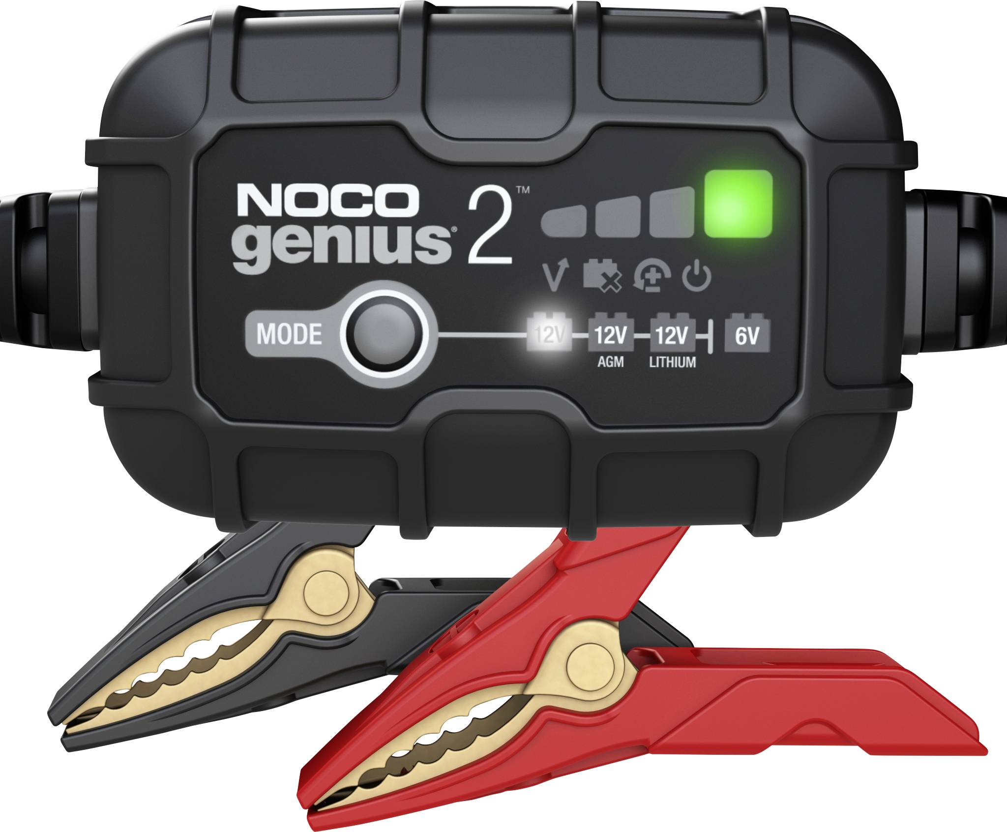 NOCO Genius 2 Batterieladegerät mit zwei angeschlossenen Klemmen, das eine leuchtende grüne Statusanzeige und Moduseinstellungen für 6V, 12V, AGM und Lithium-Batterien zeigt.