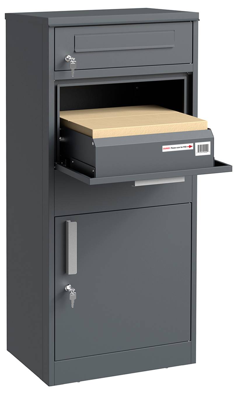Grauer Metall-Paket- oder Postfachschrank mit einer kleinen offenen Zustellschublade mit Tablett für Pakete, über einer verschlossenen Lagertür mit Schlüsseln.