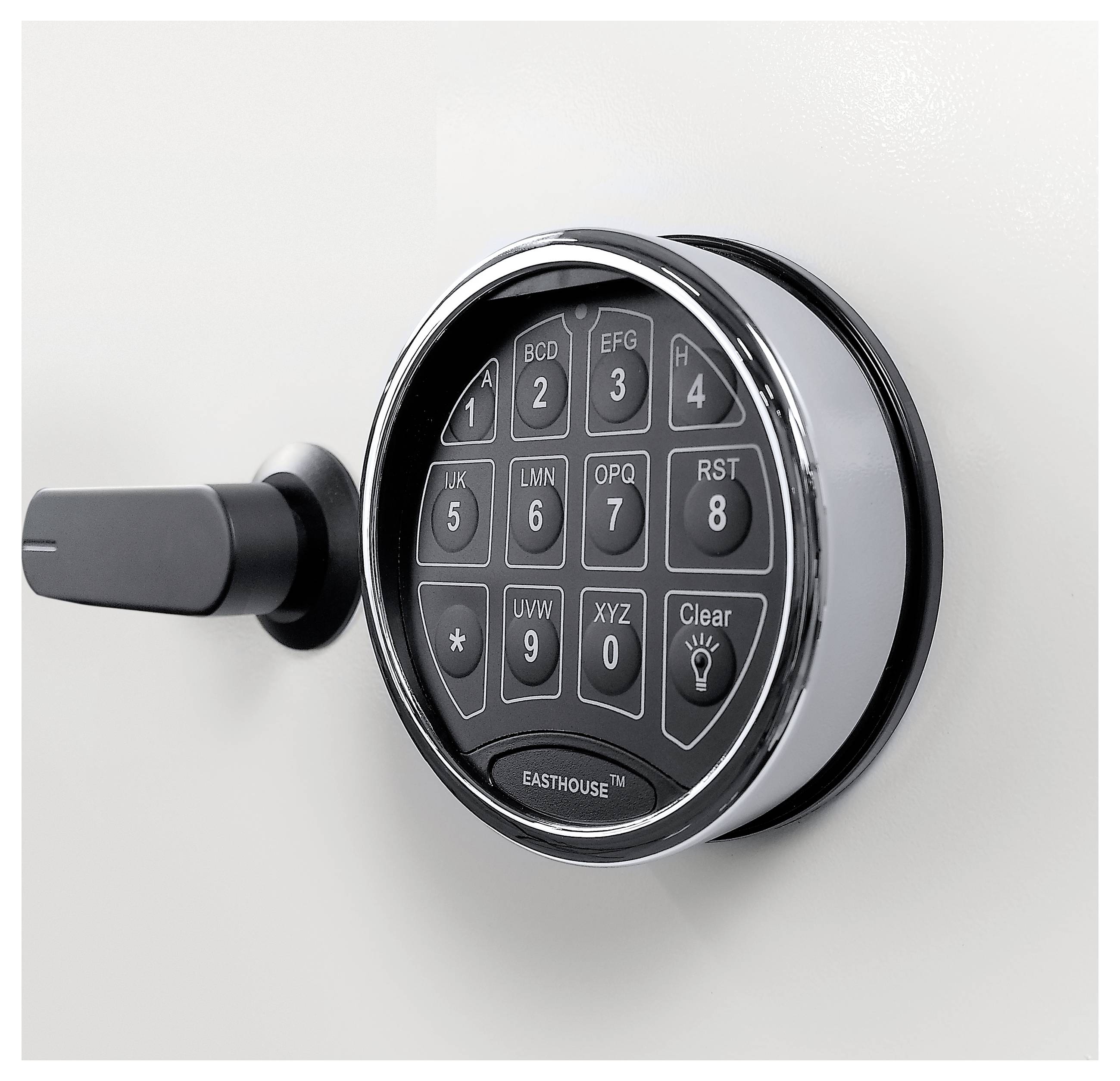 Elektronisches Tastaturschloss an einer Tür mit nummerierten Tasten und einem Daumenschalter für sicheren Zugang.