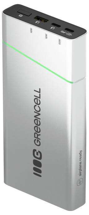 Tragbare Green Cell Powerbank aufrecht stehend, silber und schwarz mit grüner Akzentlinie und USB-Anschlüssen oben.