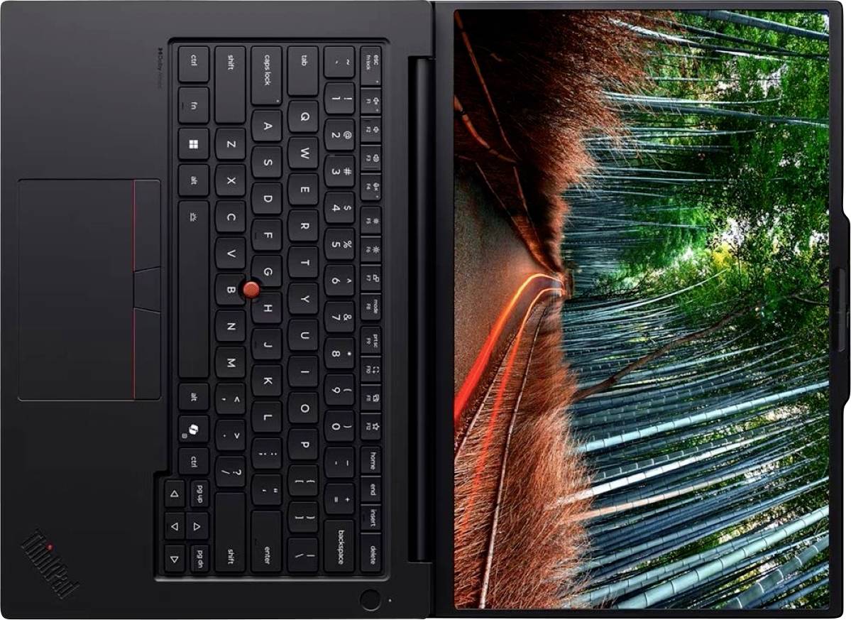 Draufsicht auf einen flach geöffneten Laptop, der eine vollständige Tastatur und ein Touchpad auf der linken Seite sowie ein farbenfrohe Waldtapete auf dem Bildschirm zeigt.