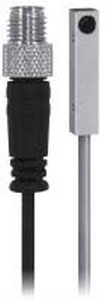 Zwei Audiokonnektoren auf Weiß: ein schwarzer 3,5-mm-Stecker und ein silberner Inline-Adapter mit einem kreisförmigen Anschluss.