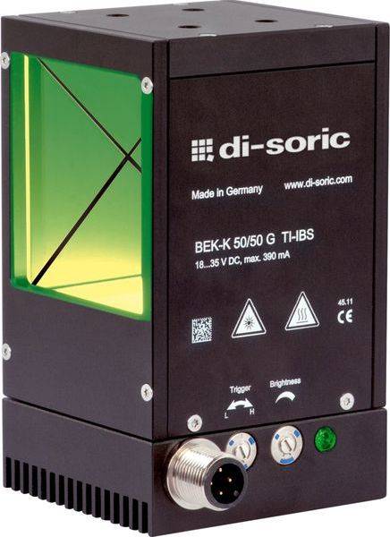 Schwarzes di-sorisches Industriesensormodul mit grün beleuchteter Seitenfläche, Frontbezeichnung, Anschlussport und Einstellrädern.