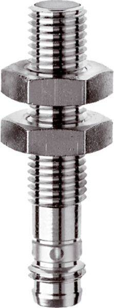 Nahaufnahme eines glänzenden metallischen Gewindefasteners mit zwei Sechskantmuttern, vertikal auf weißem Hintergrund dargestellt.