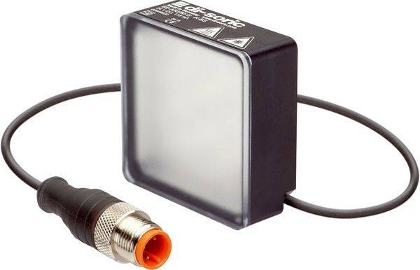 Nahaufnahme eines Industriesensors oder einer Leuchte mit schwarzem rechteckigem Gehäuse und angebrachtem Kabel, das in einem Metallstecker endet.