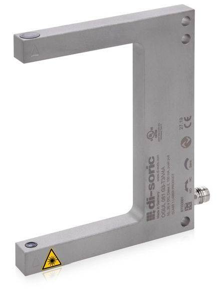 Metallischer U-förmiger Industriesensor oder Rahmen mit Warnschild und Seitenverbinder, gezeigt auf weißem Hintergrund.