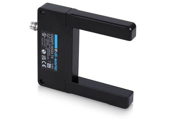 Schwarzer U-förmiger photoelektrischer Sensor mit zwei parallelen Spitzen und einem Seitenstecker, dargestellt auf weißem Hintergrund.