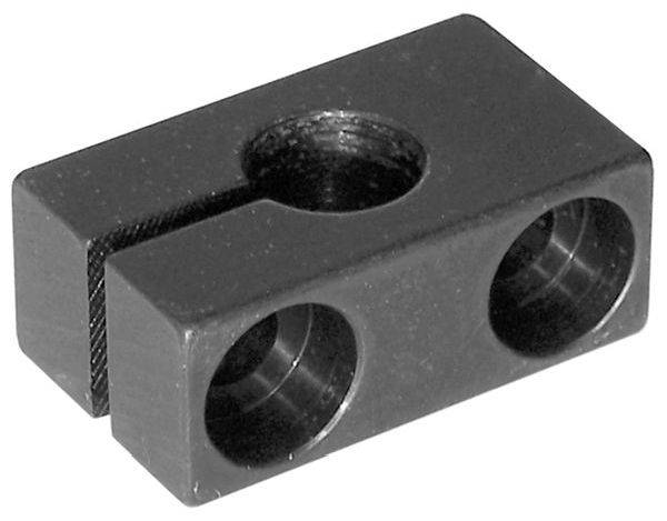 Schwarzer Metallklemmblock mit drei Bohrungen, verwendet zum Sichern einer Stange oder Welle.