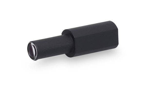Schwarzer zylindrischer Steckverbinderadapter mit sechskantigem Griff auf weißem Hintergrund