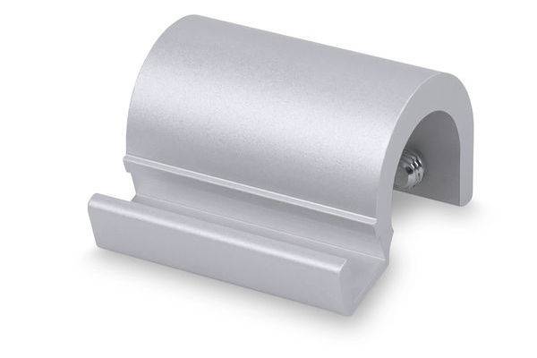 Metallische Silberklammer mit gebogenem Oberteil und gerillter Basis, dargestellt in produktstilisierter isolierter Ansicht auf weißem Hintergrund.