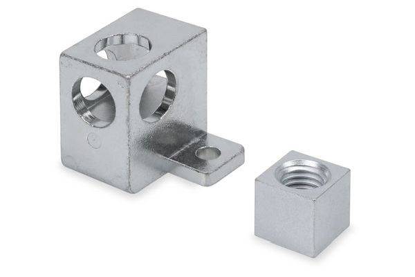 Metallhalterung mit mehreren gebohrten Löchern und einem separaten Gewinde-Würfeleinsatz auf weißem Hintergrund.