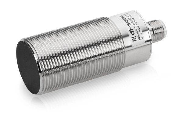 Zylindrischer silberner Metallsensor mit Gewinde und schwarzer Frontfläche, dargestellt auf weißem Hintergrund.