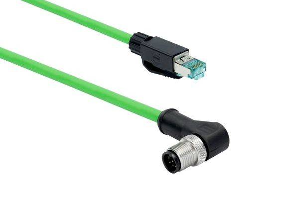 Grünes Kabel mit zwei verschiedenen Steckern: ein RJ45-Ethernet-Stecker und ein rechtwinkliger runder Industrie-Stecker auf weißem Hintergrund.