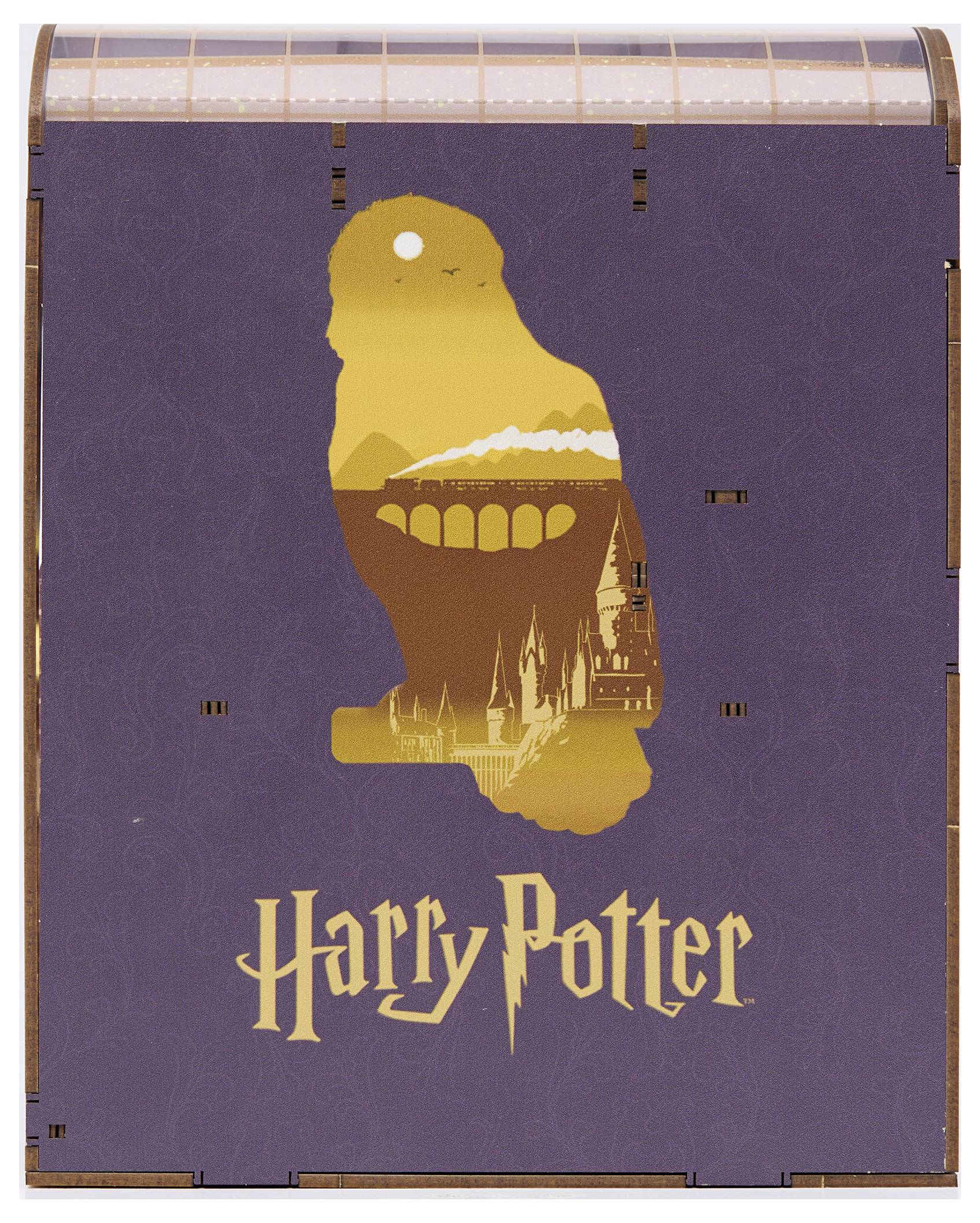 Lila Harry-Potter-Poster mit einer goldenen Silhouette von Hogwarts und dem Titel „Harry Potter" darunter.