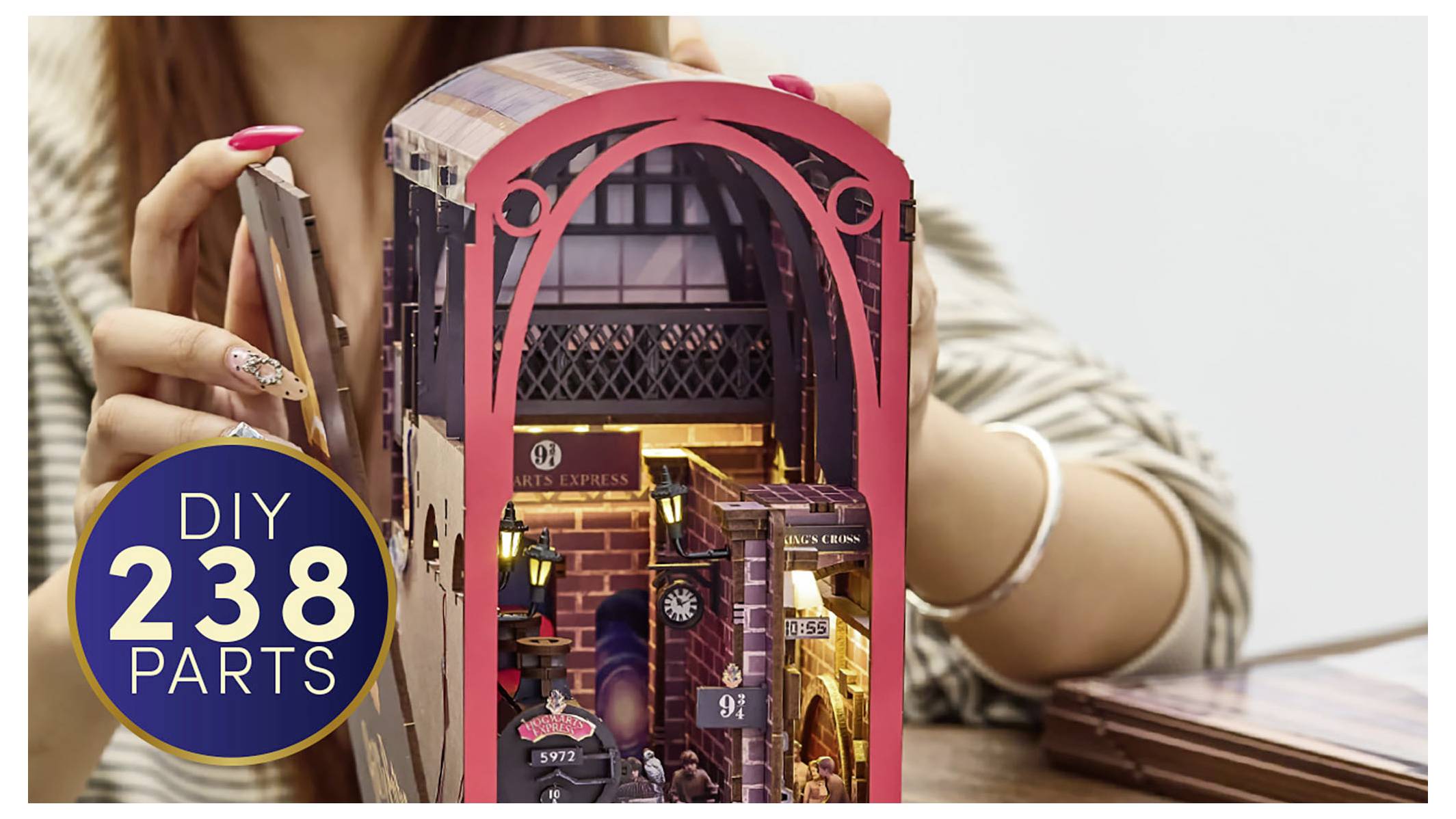 Revell Holz "Tiny Adventures - Harry Potter "Hogwarts Express"" Book Nook