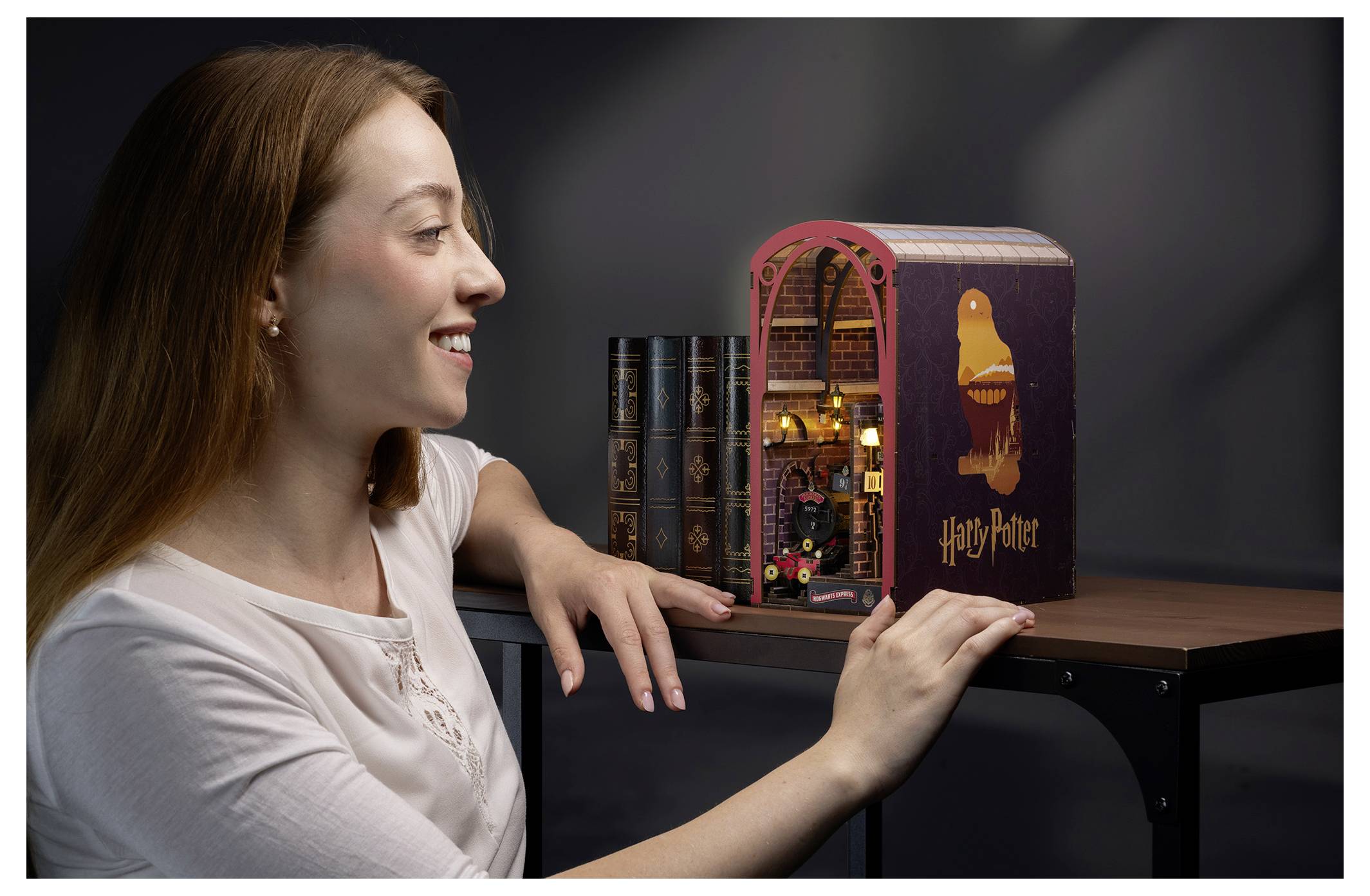 Revell Holz "Tiny Adventures - Harry Potter "Hogwarts Express"" Book Nook
