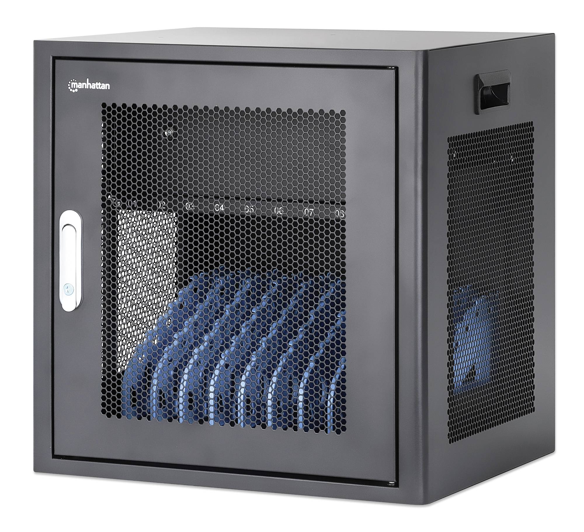 Schwarzes Metallnetzwerkschrank mit perforierten Türen, sichtbaren blauen Patchkabeln im Inneren und einem vorderen Griff auf der linken Seite.