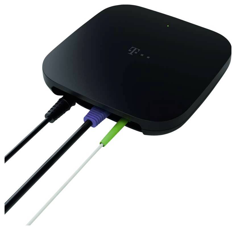 Schwarzes Glasfaser-Modem oder Router mit angeschlossenen Kabeln auf weißem Hintergrund.