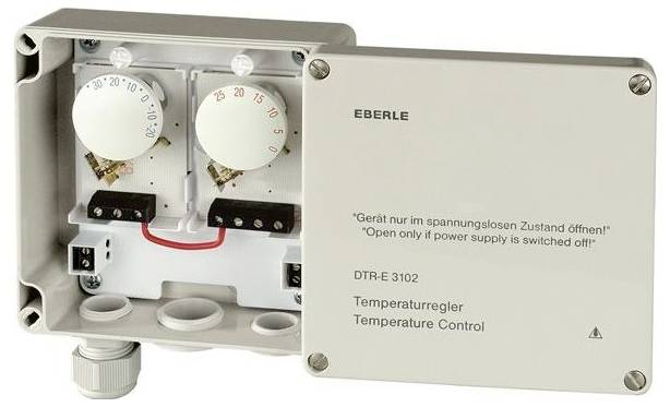 Öffnen Sie die EBERLE DTR-E 3102 Temperaturregeleinheit mit zwei Drehschaltern und angegebener Warnung: „Nur öffnen, wenn die Stromversorgung ausgeschaltet ist!