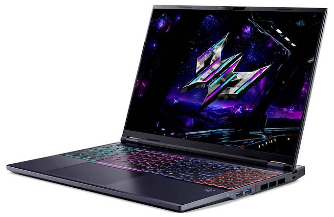 Offener Gaming-Laptop mit RGB-Hintergrundbeleuchtung auf der Tastatur und einem futuristischen Neon-Wallpaper auf dem Bildschirm, vor weißem Hintergrund dargestellt.