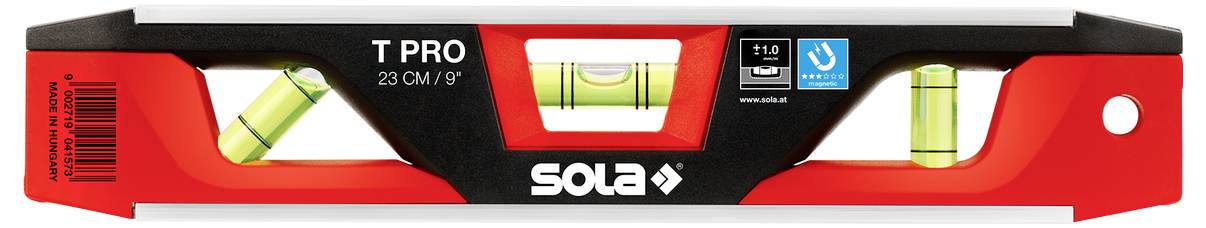 Rot-schwarze SOLA T Pro 23 cm Wasserwaage mit drei Libellen und dem SOLA-Logo auf dem Gerätekörper.