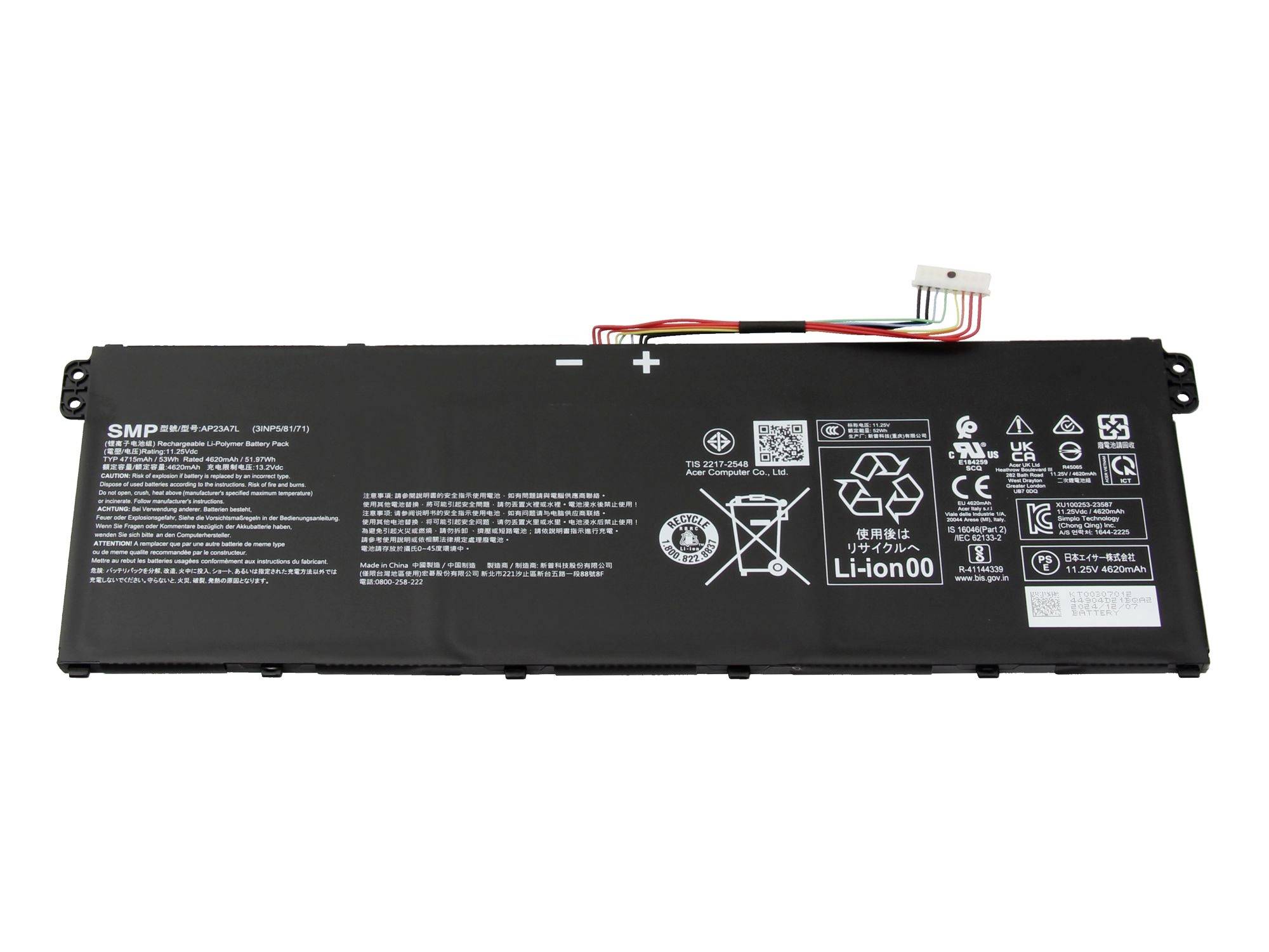 Schwarzes rechteckiges Laptop-Akku-Pack mit angebrachtem Stecker und aufgedruckten Sicherheitsetiketten auf weißem Hintergrund.