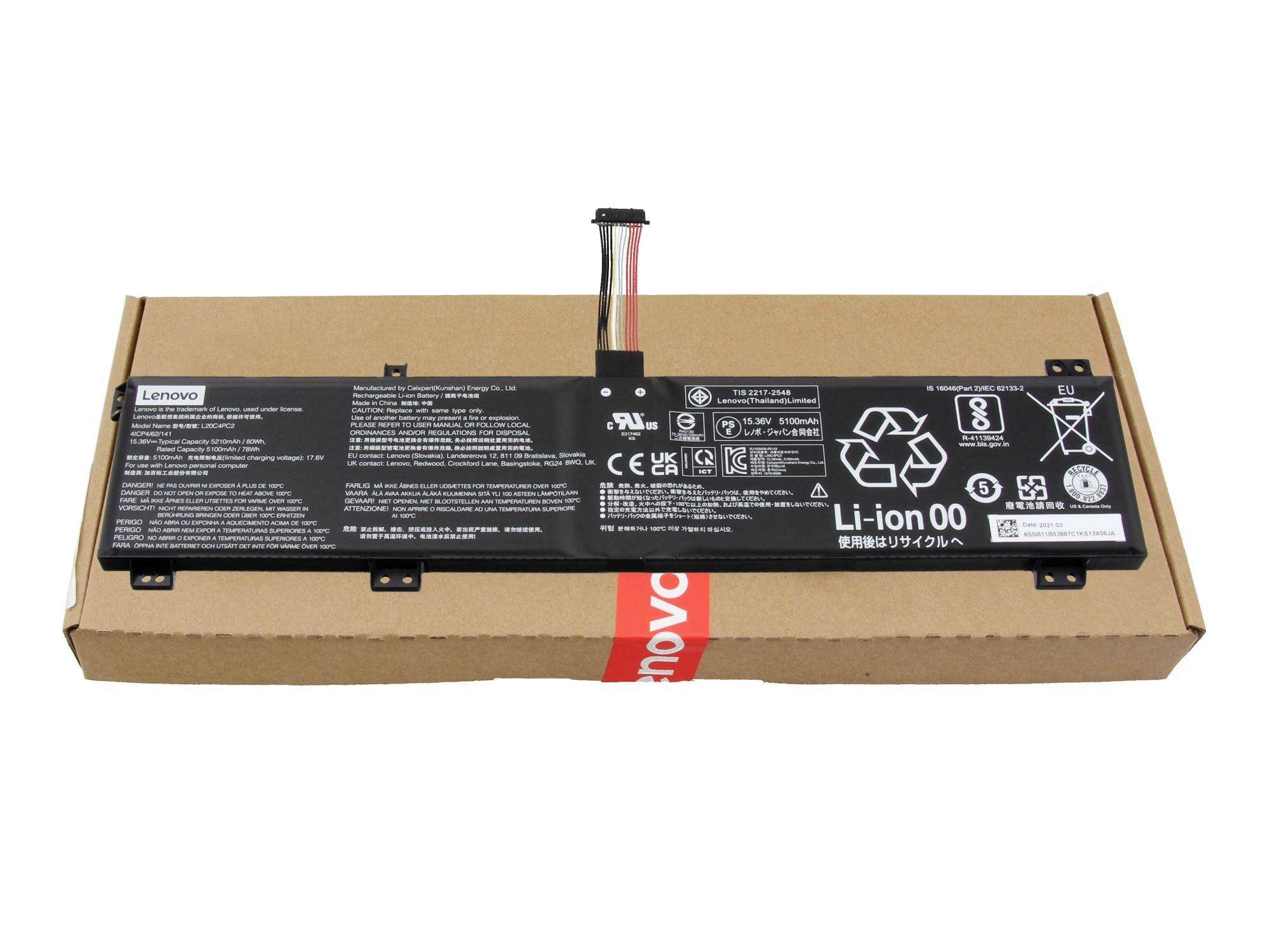 Lenovo Li-Ionen-Laptop-Akkupack auf einer Pappschachtel mit sichtbaren Stromverbindungskabeln und Sicherheitsetiketten.
